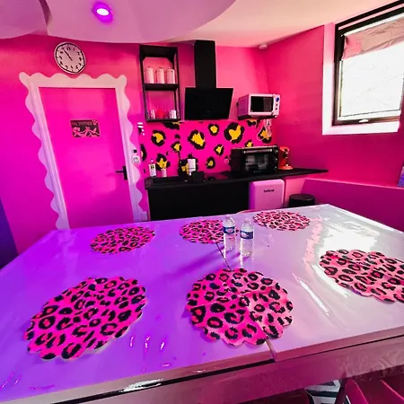 Panthere Rose Jacuzzi, Billard Et Ecran Cinema