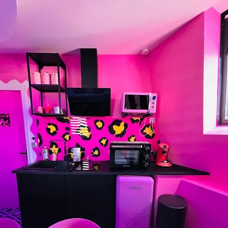 Panthere Rose Jacuzzi, Billard Et Ecran Cinema Épernay
